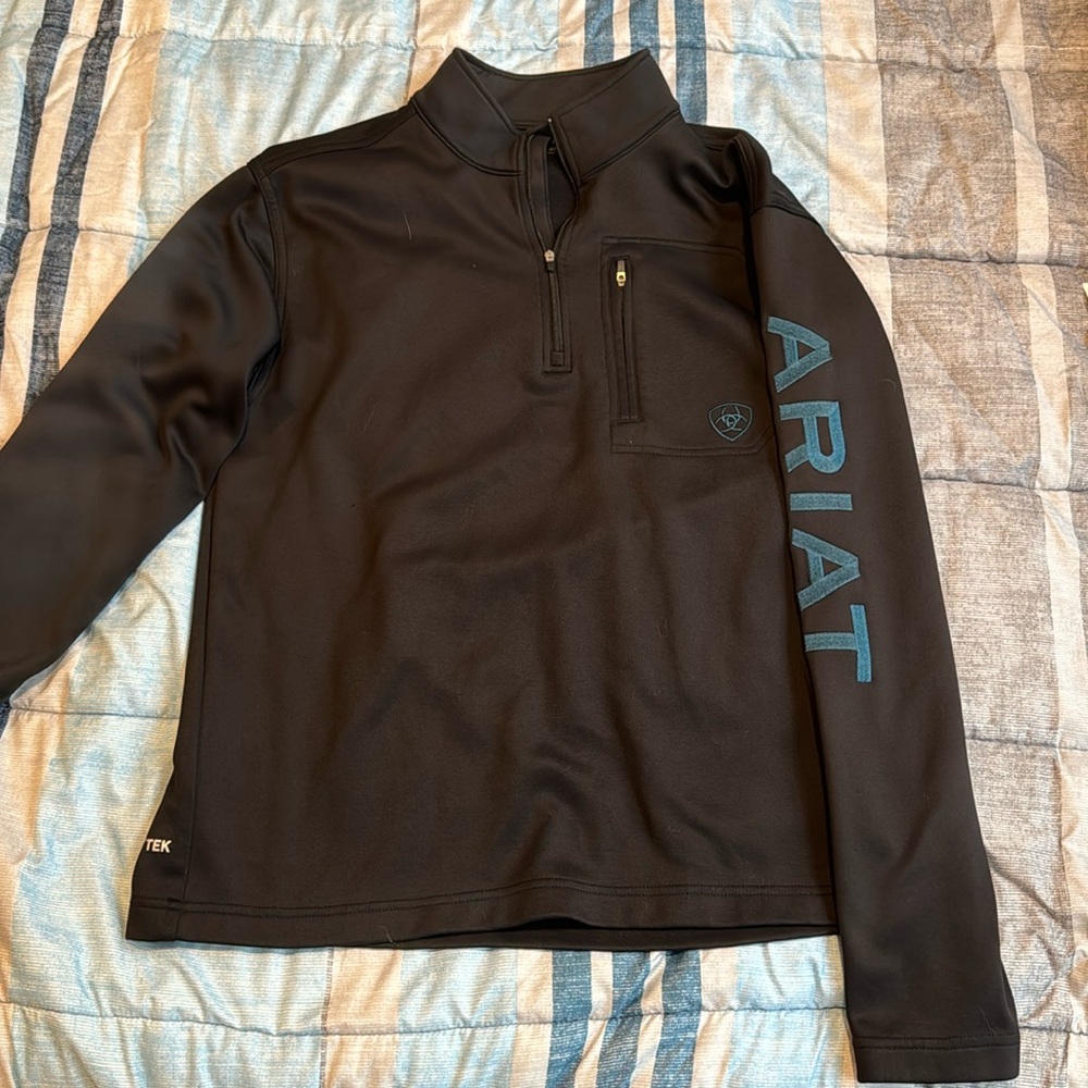 Ariat pull over, size small